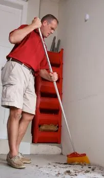 ANGLED FLOOR BROOM