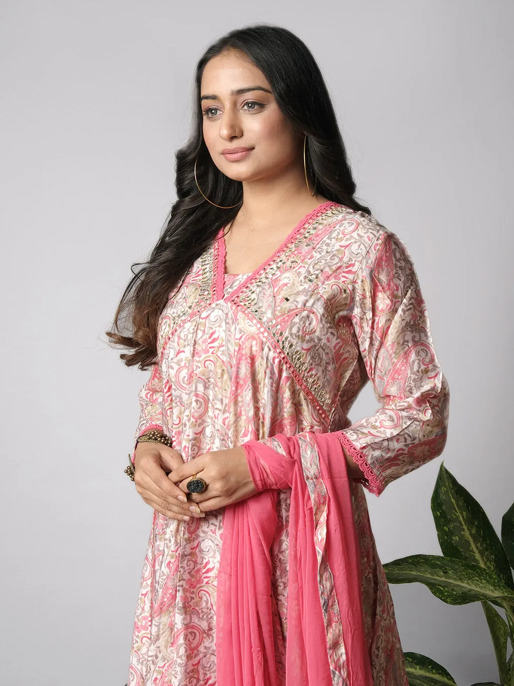 Ekisha's women printed pink rayon kurta and pant set with dupatta