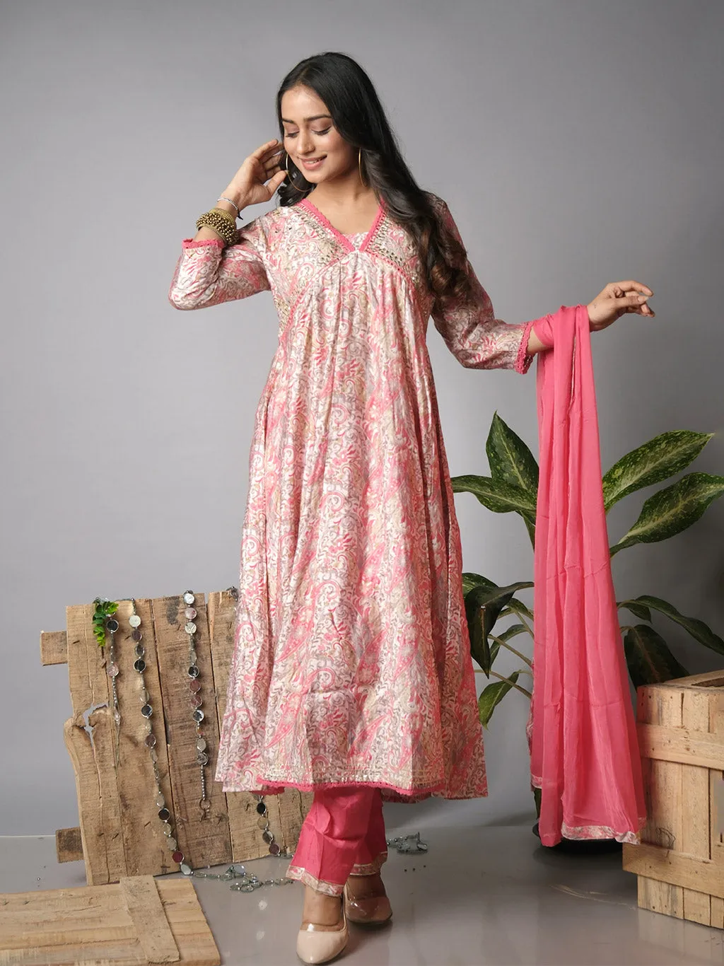 Ekisha's women printed pink rayon kurta and pant set with dupatta