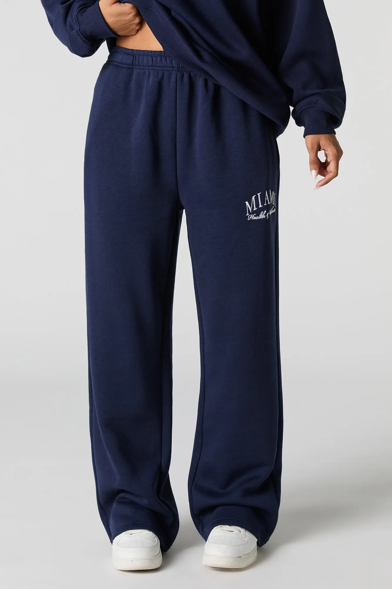 Graphic Fleece Wide Leg Sweatpant