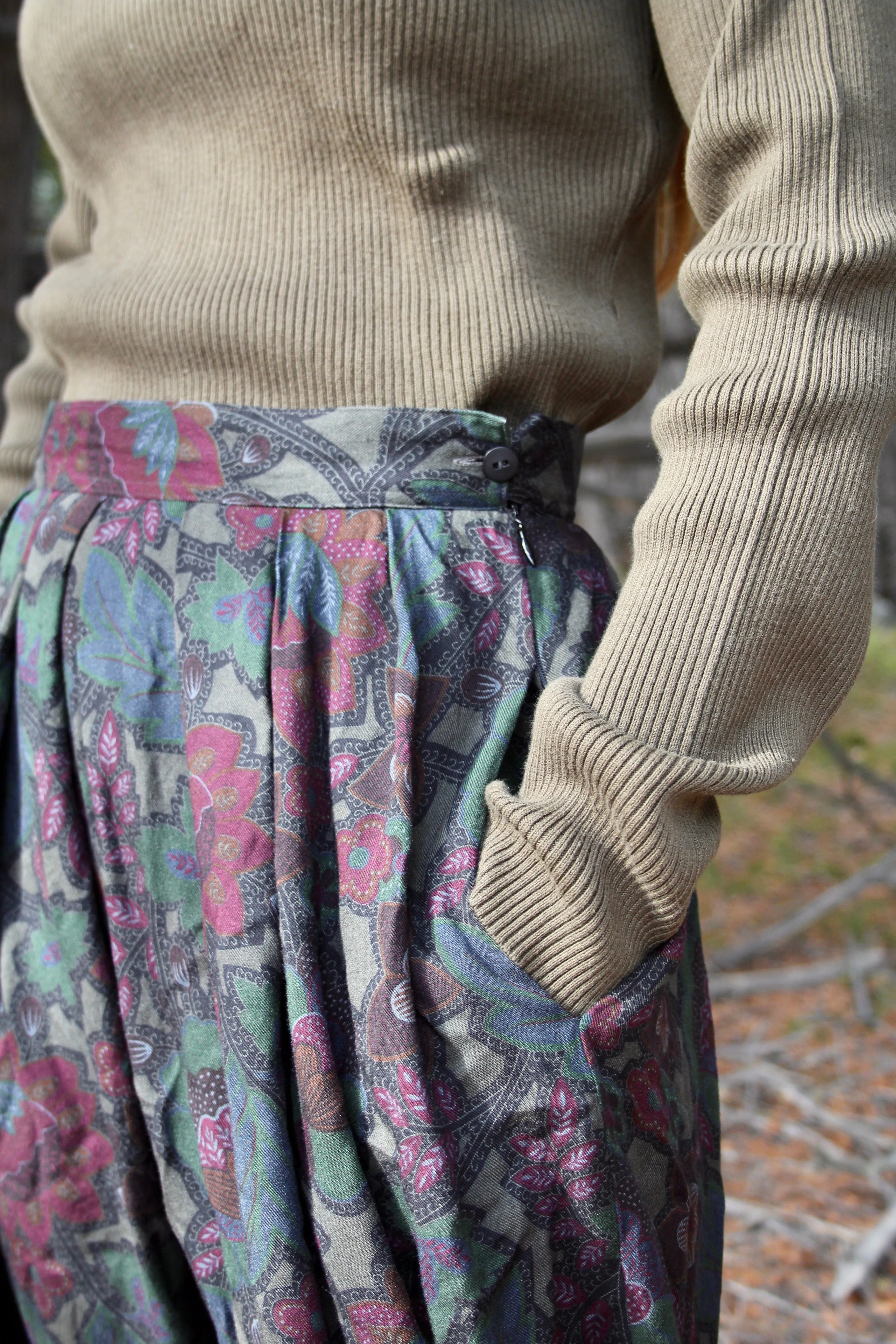 Melvyn Paul Dark Floral Midi Skirt - 27