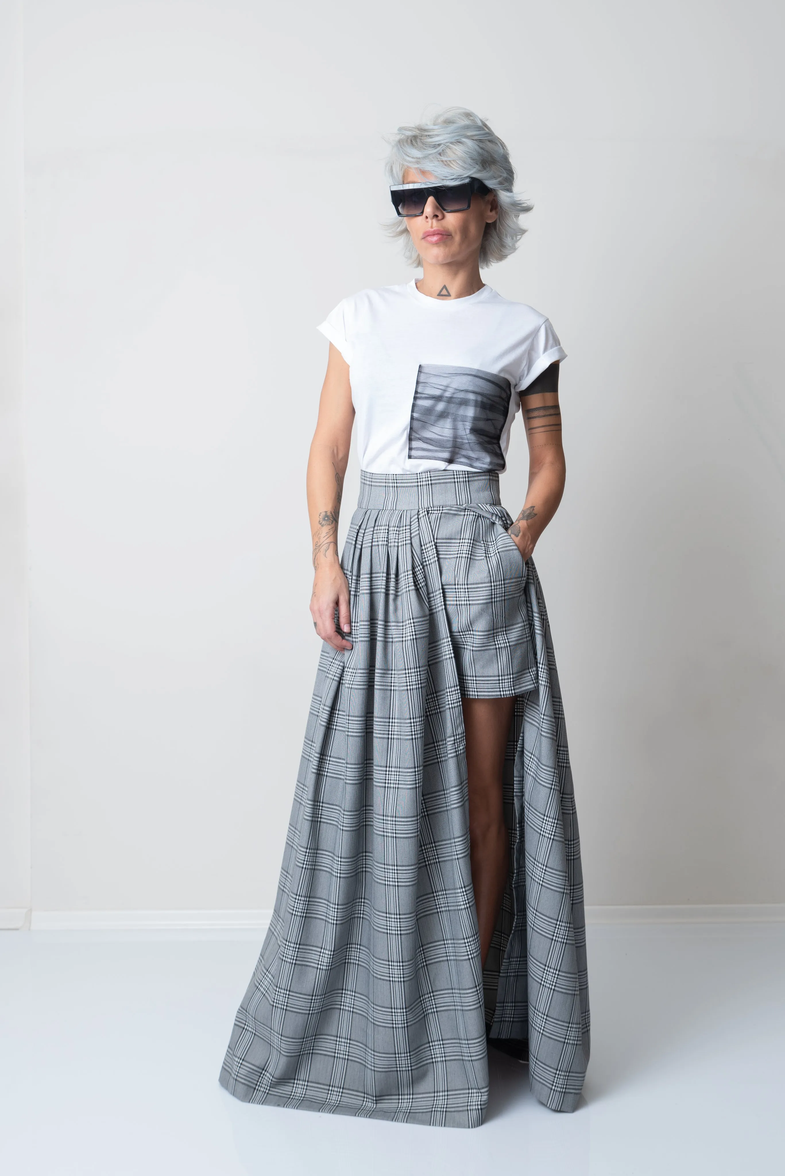 White T Shirt Blouse with Big Front Tulle Pocket and short sleeves