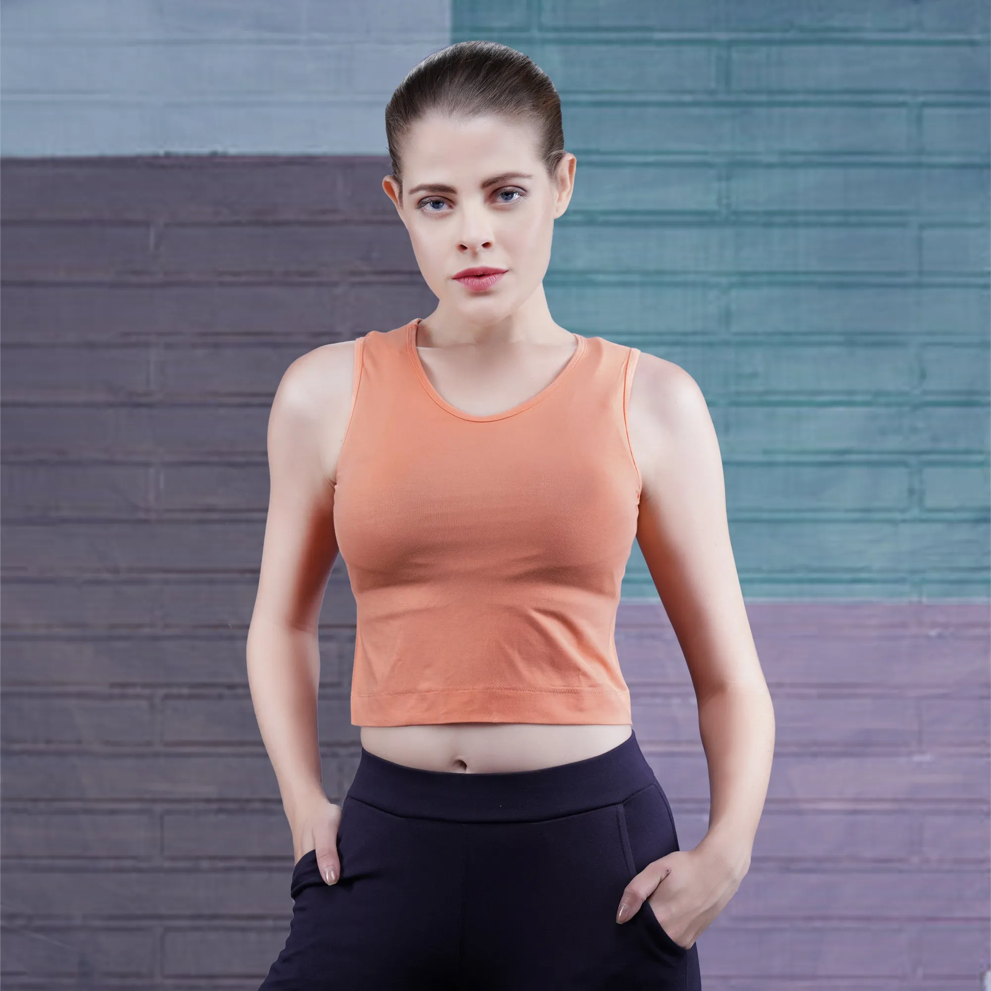 WOMEN SOLID SLEEVE LESS CROP TANK TOP
